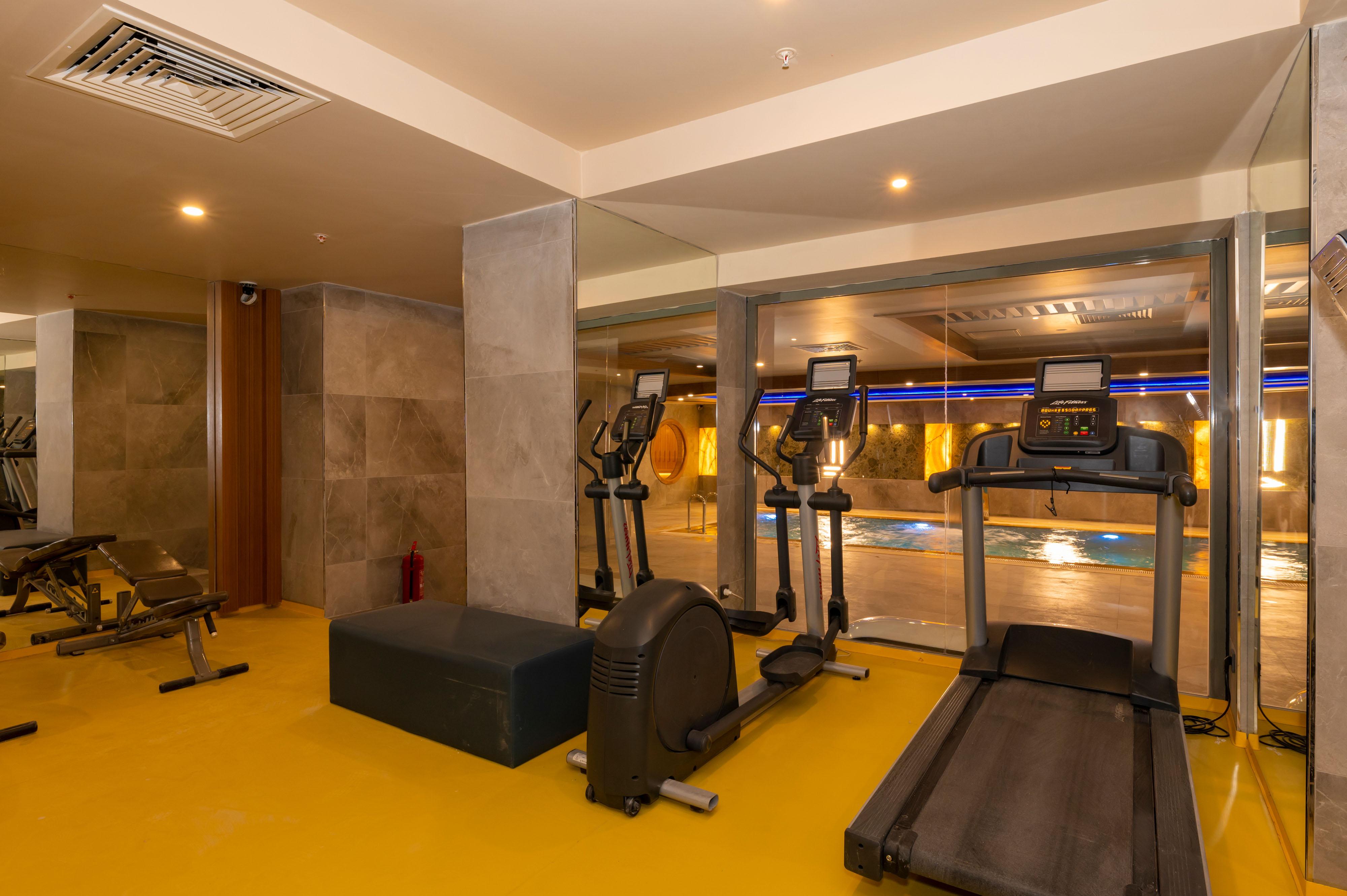 Ramada By Wyndham Istanbul Pera Taksim Otel Dış mekan fotoğraf The Fitness Centre