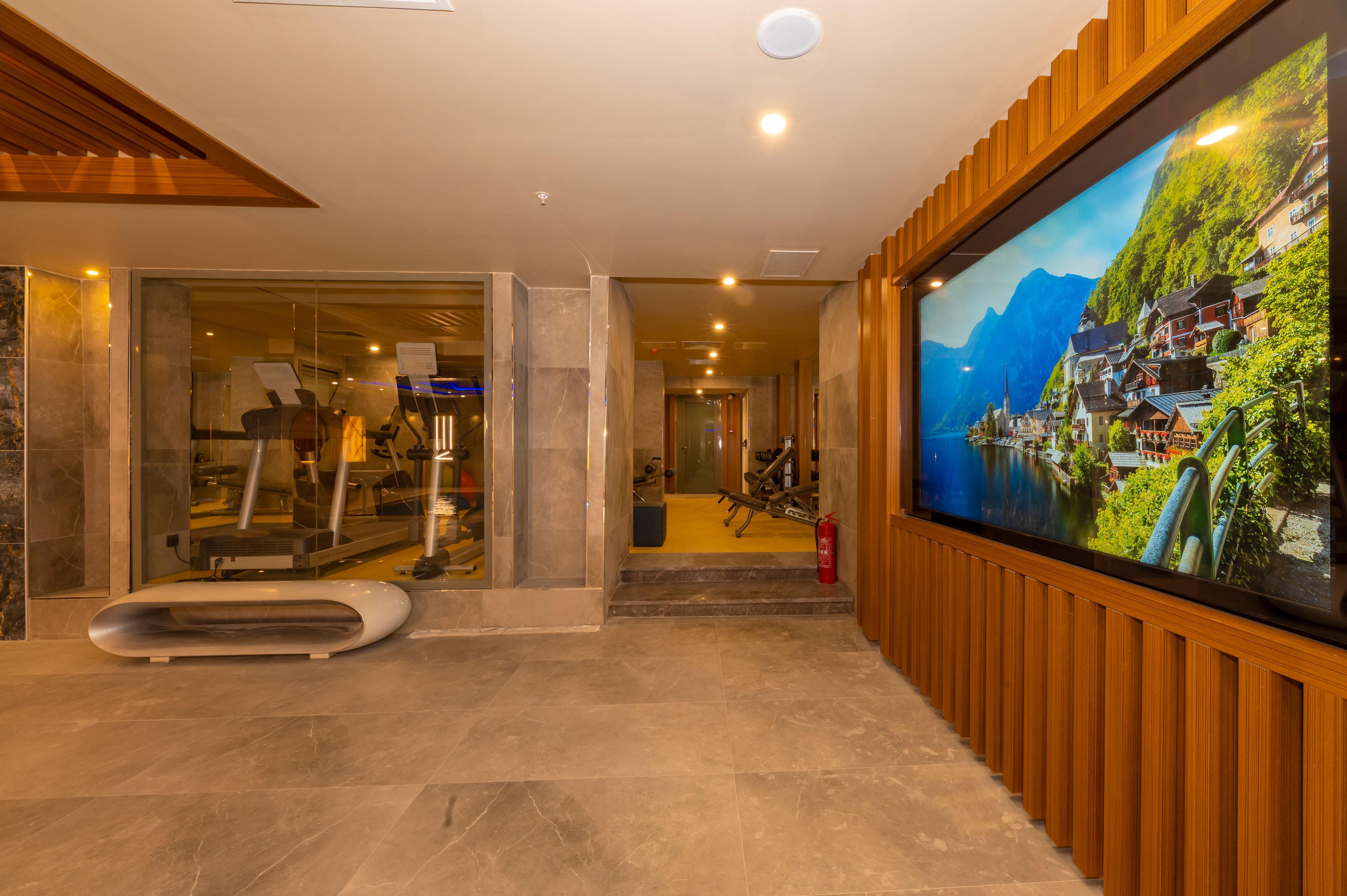 Ramada By Wyndham Istanbul Pera Taksim Otel Dış mekan fotoğraf The hotel's gym