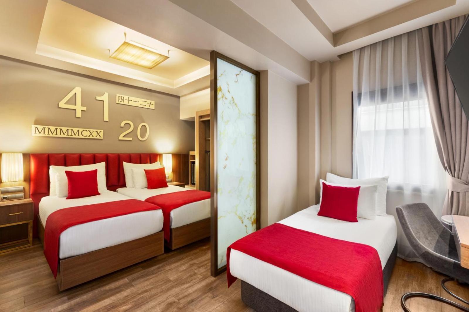 Ramada By Wyndham Istanbul Pera Taksim Otel Dış mekan fotoğraf A room at the hotel